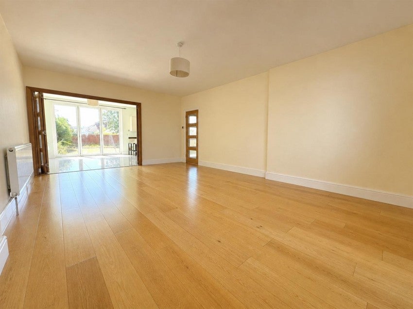 House Jenton Avenue in Greater London