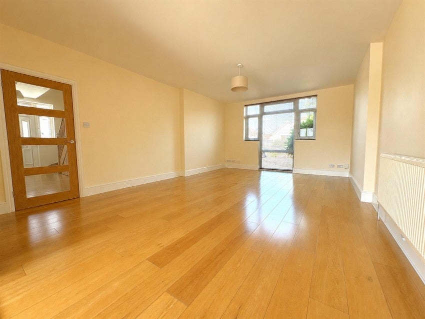 House Jenton Avenue in Greater London