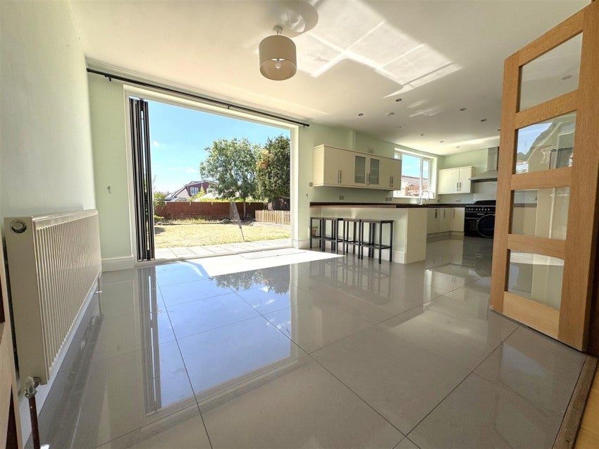 House Jenton Avenue in Greater London