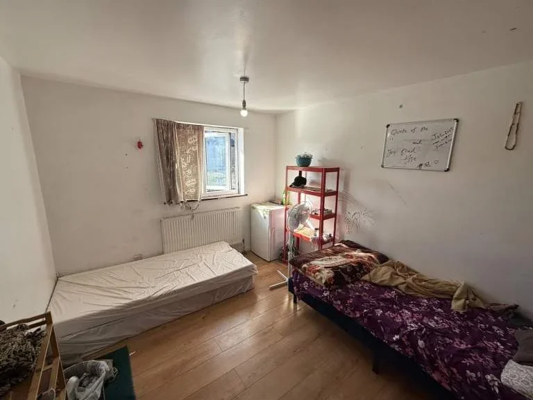 Room Lathom Road in Greater London