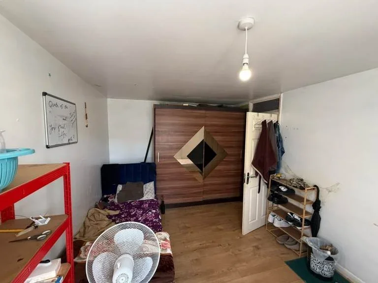 Room Lathom Road in Greater London