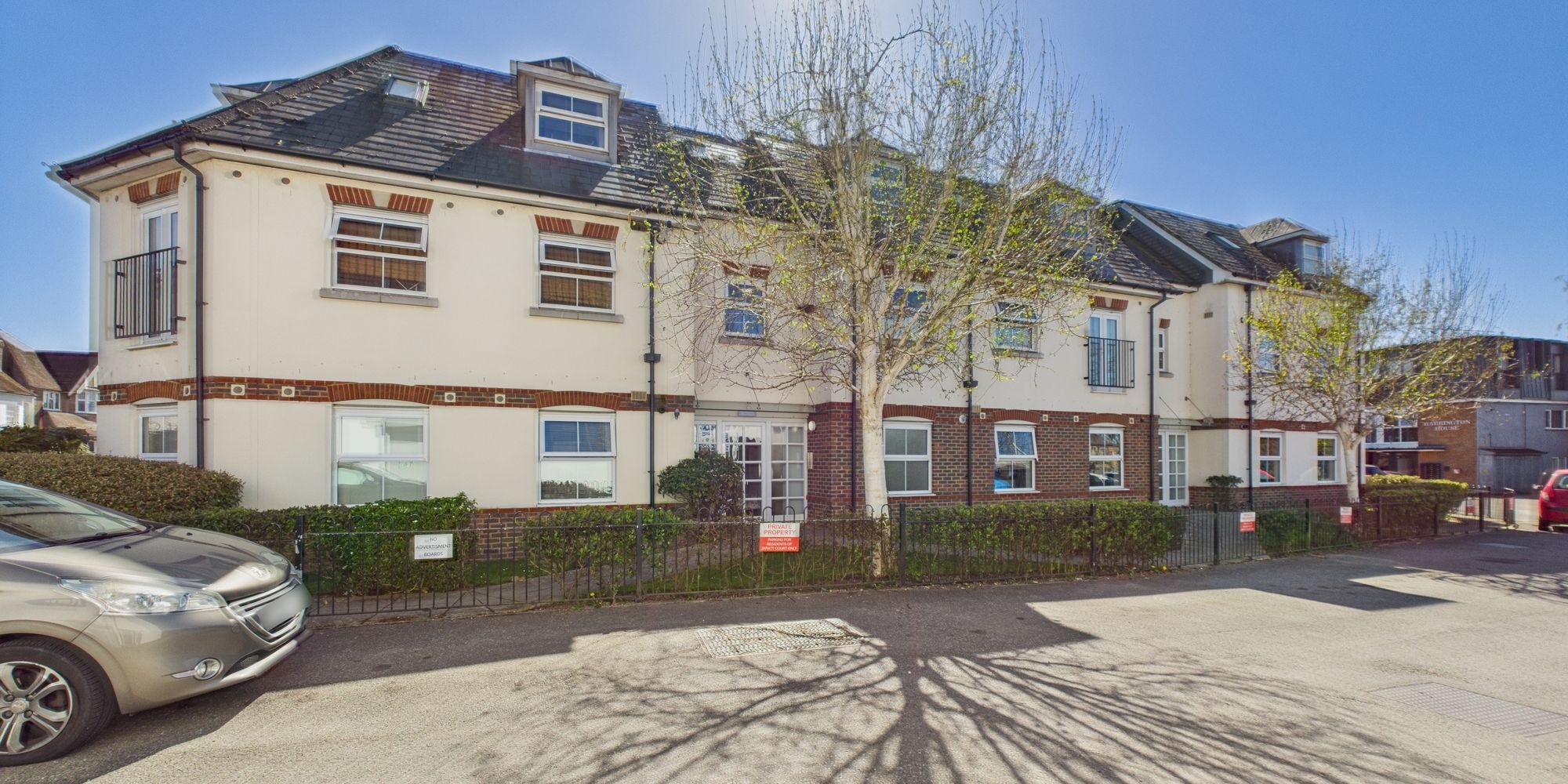 Flat Brighton Road in Horsham