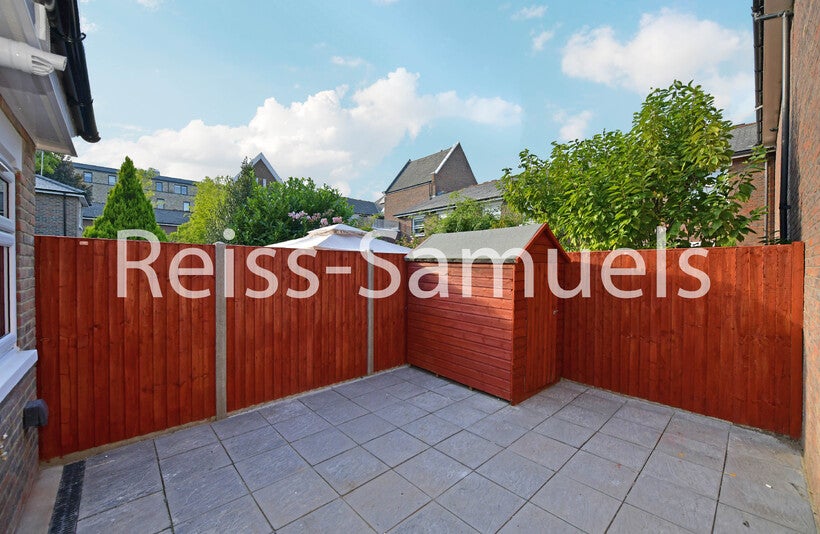 Flat Lockesfield Place in Greater London