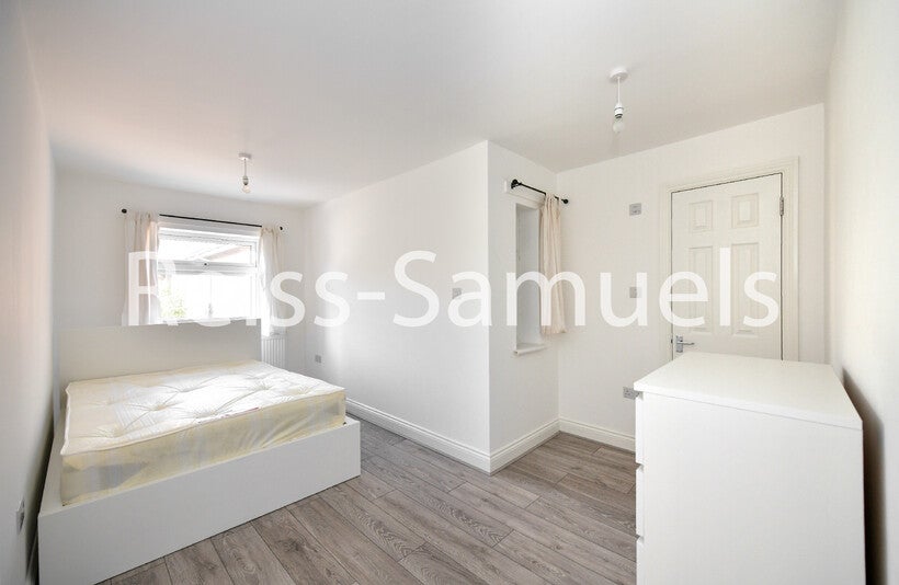 Flat Lockesfield Place in Greater London