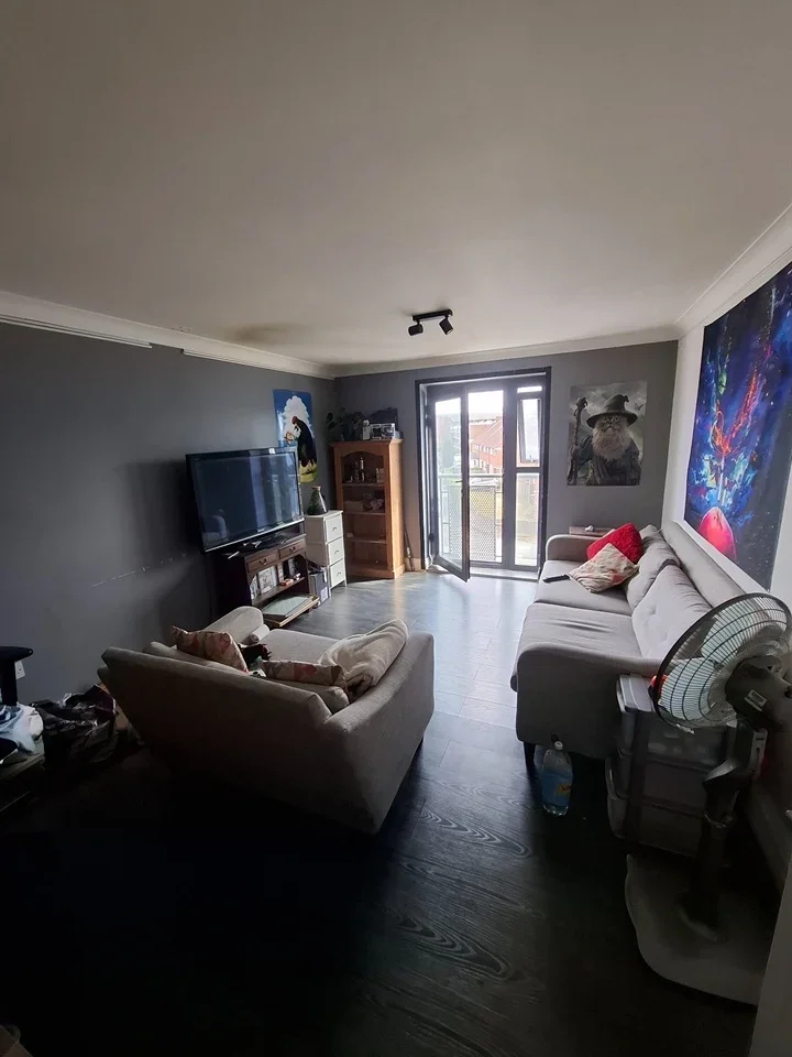 Room Hatton Road in Greater London