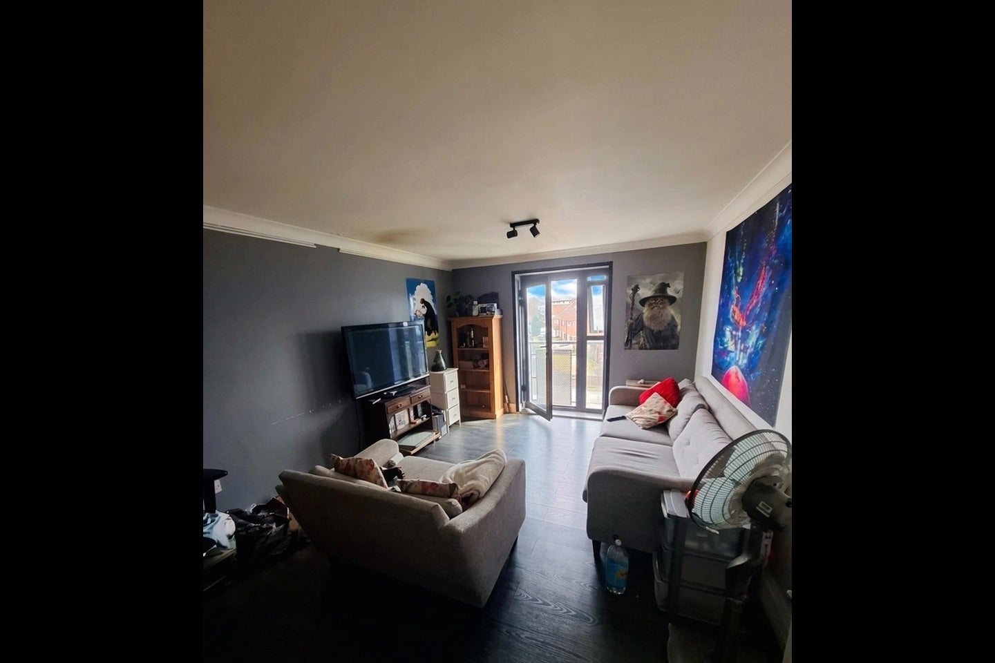 Room Hatton Road in Greater London