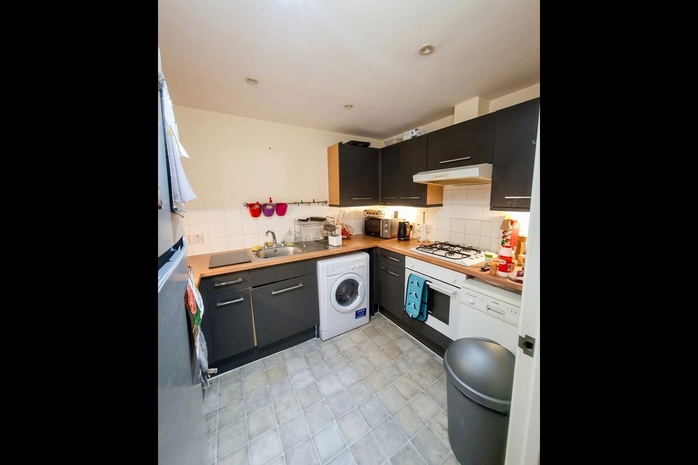 Room Hatton Road in Greater London