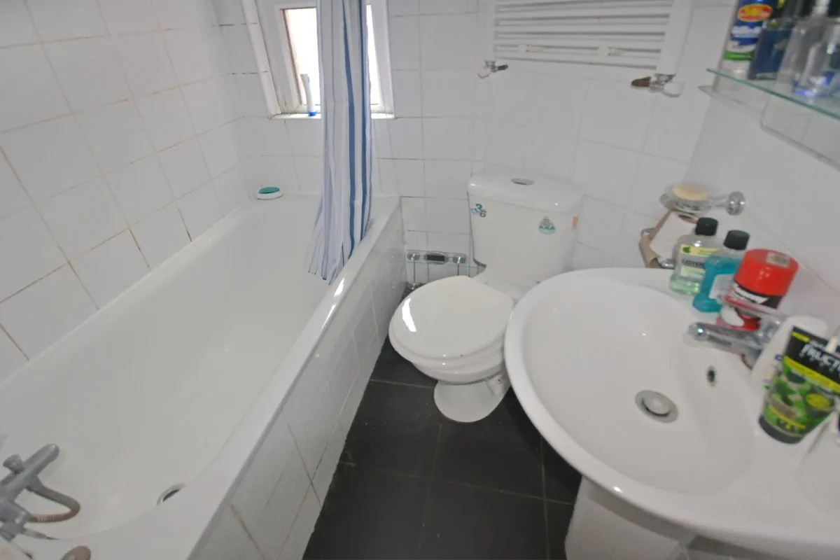 Flat Cricklewood Broadway in Greater London
