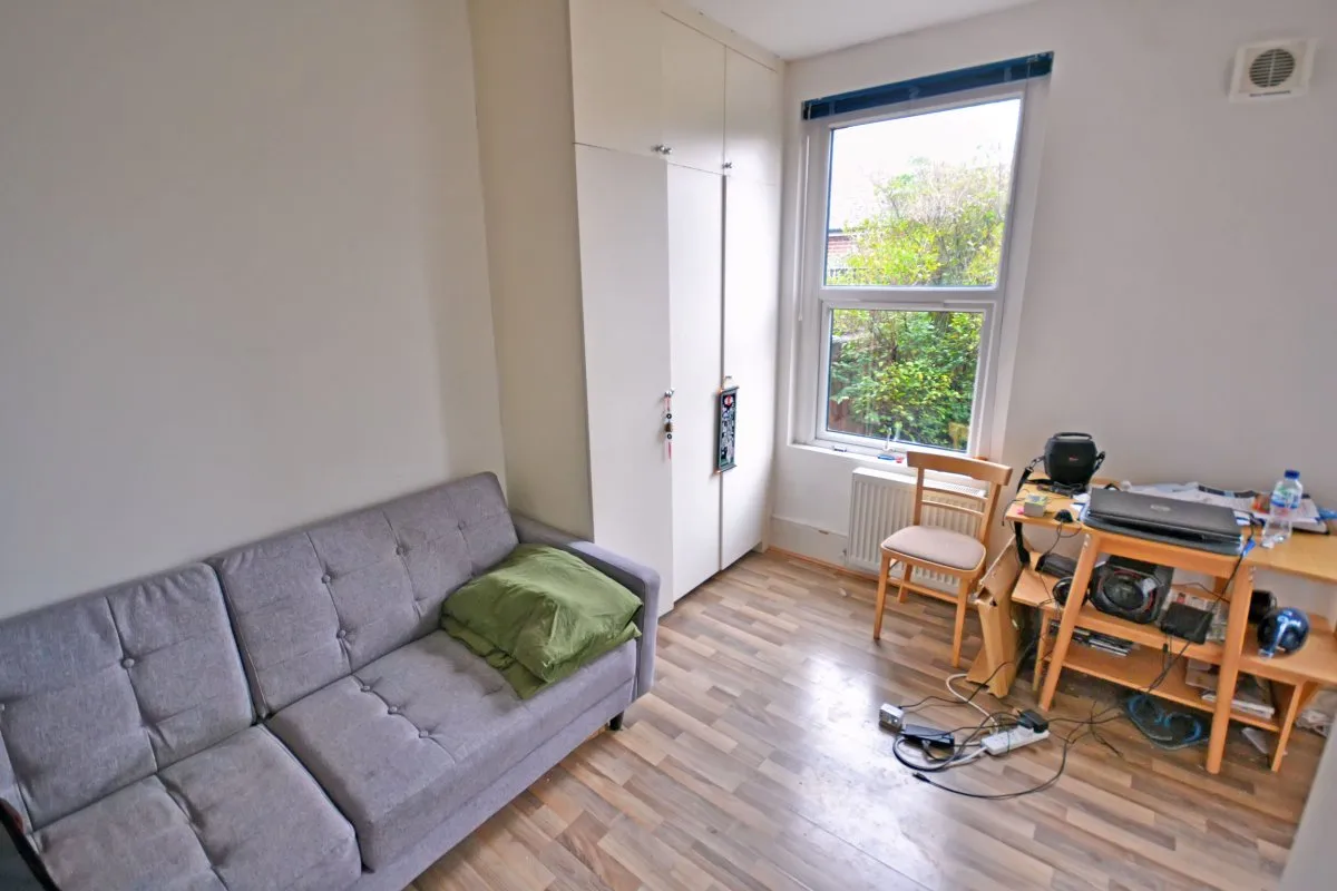 Flat Cricklewood Broadway in Greater London