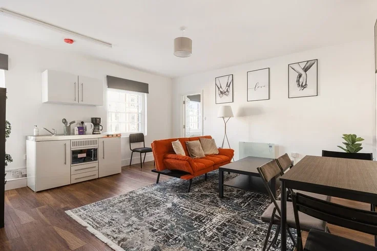 Flat Deptford Broadway in Greater London