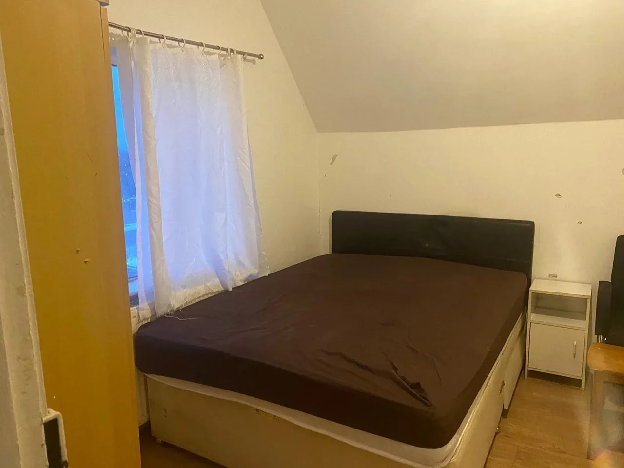 Flat Dunkeld Road in Greater London