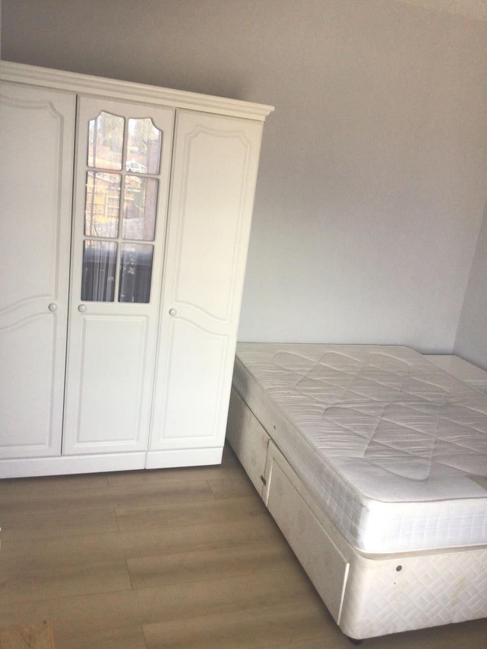 Room Stone Gate in South Holland