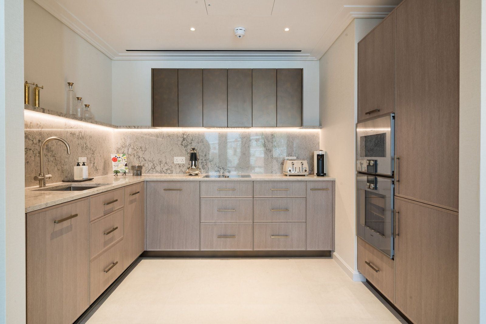 Flat Basil Street in Greater London