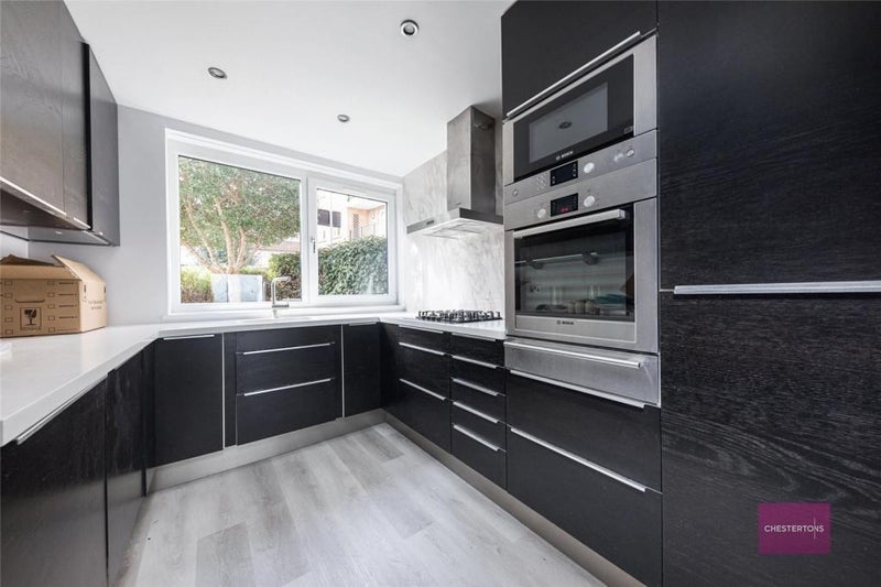 Room Elder Walk in Greater London