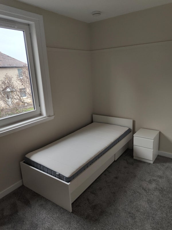Room Parkhead Crescent in City of Edinburgh