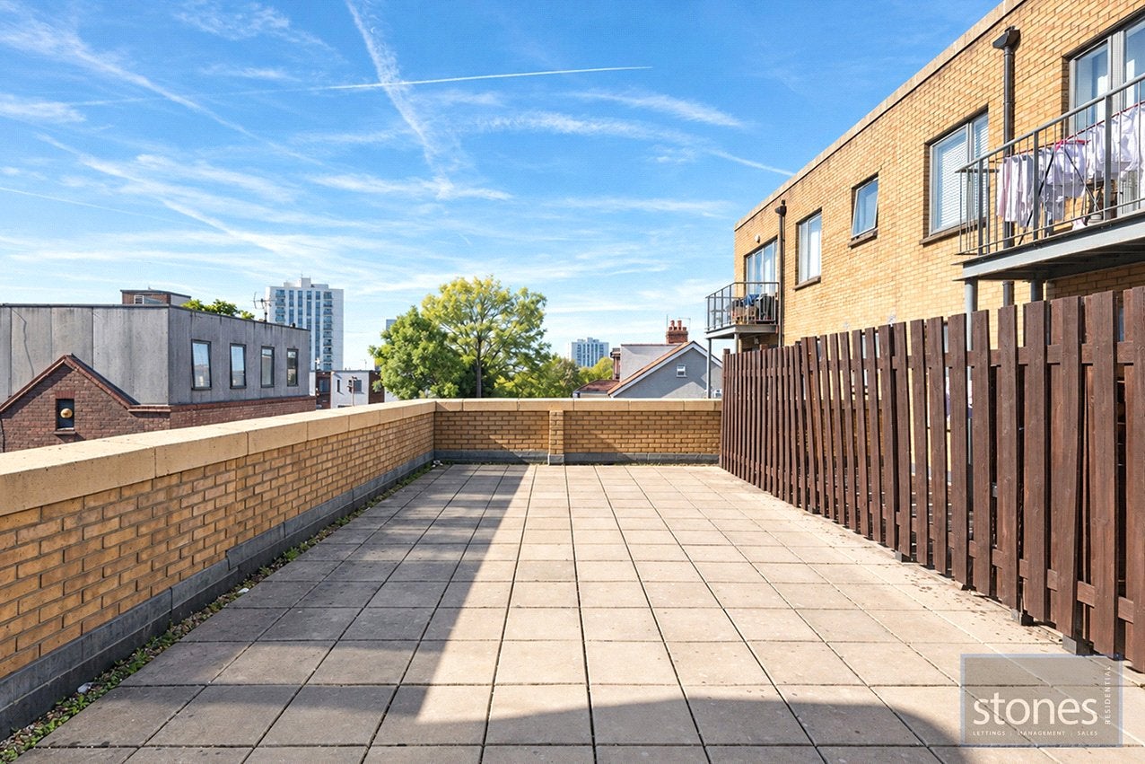Flat Finchley Road in Greater London