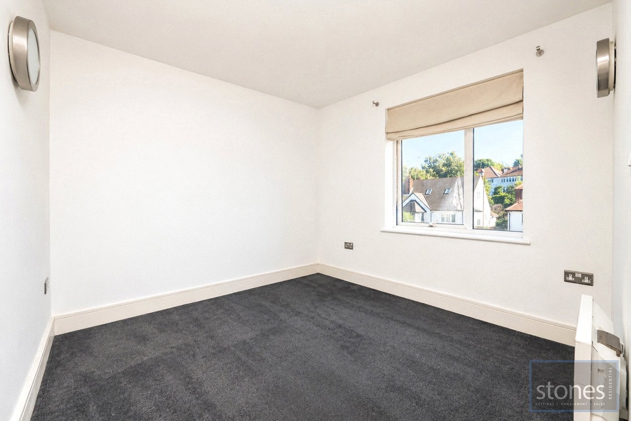 Flat Finchley Road in Greater London
