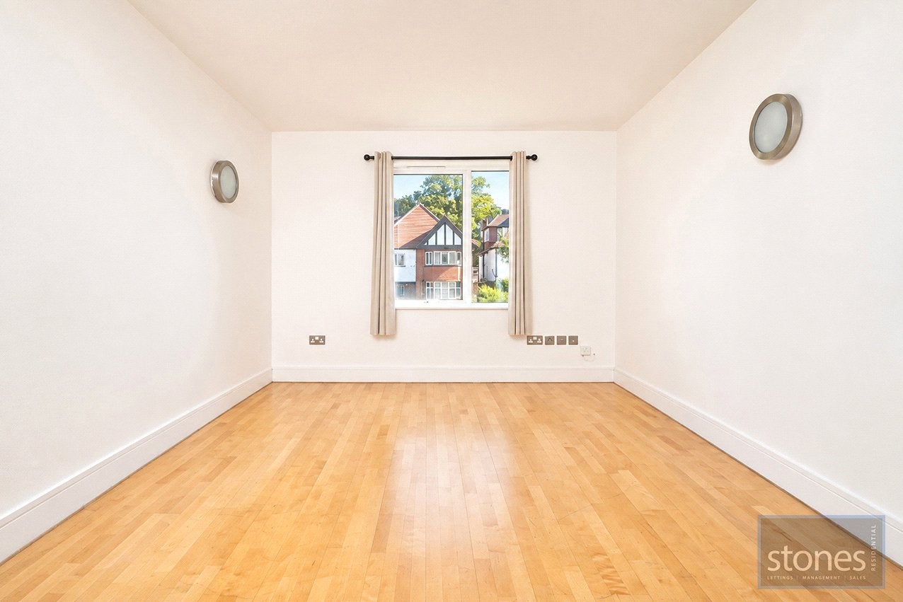 Flat Finchley Road in Greater London