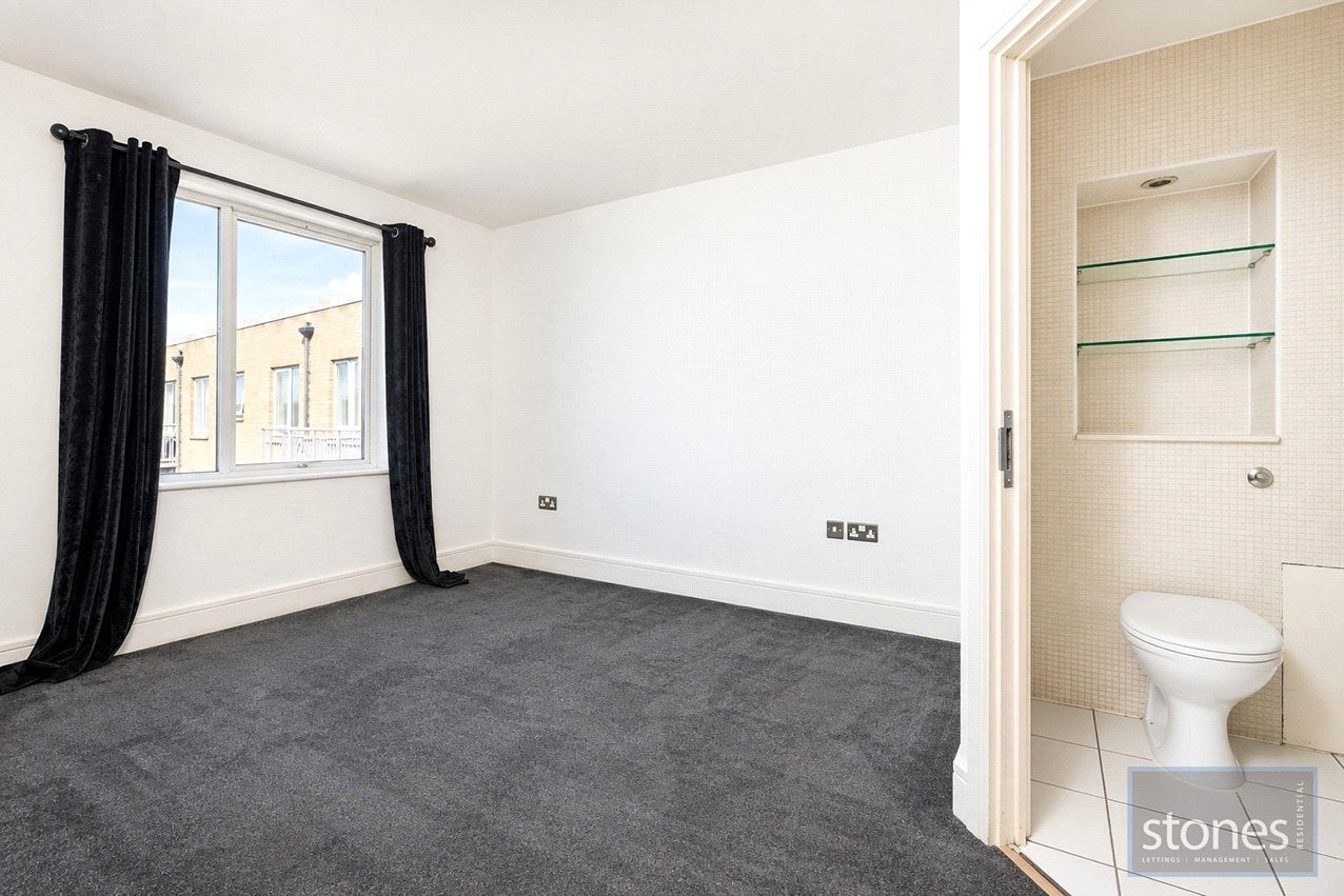 Flat Finchley Road in Greater London