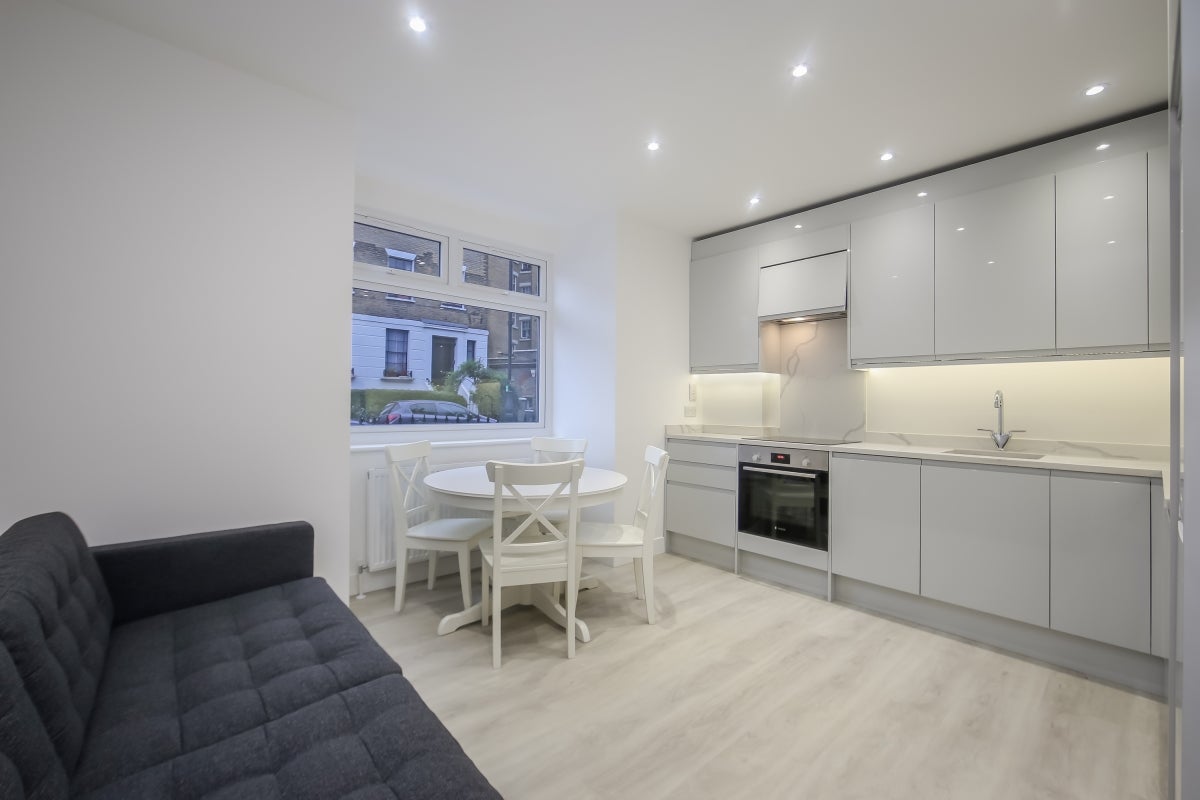 Flat Rochester Road in Greater London