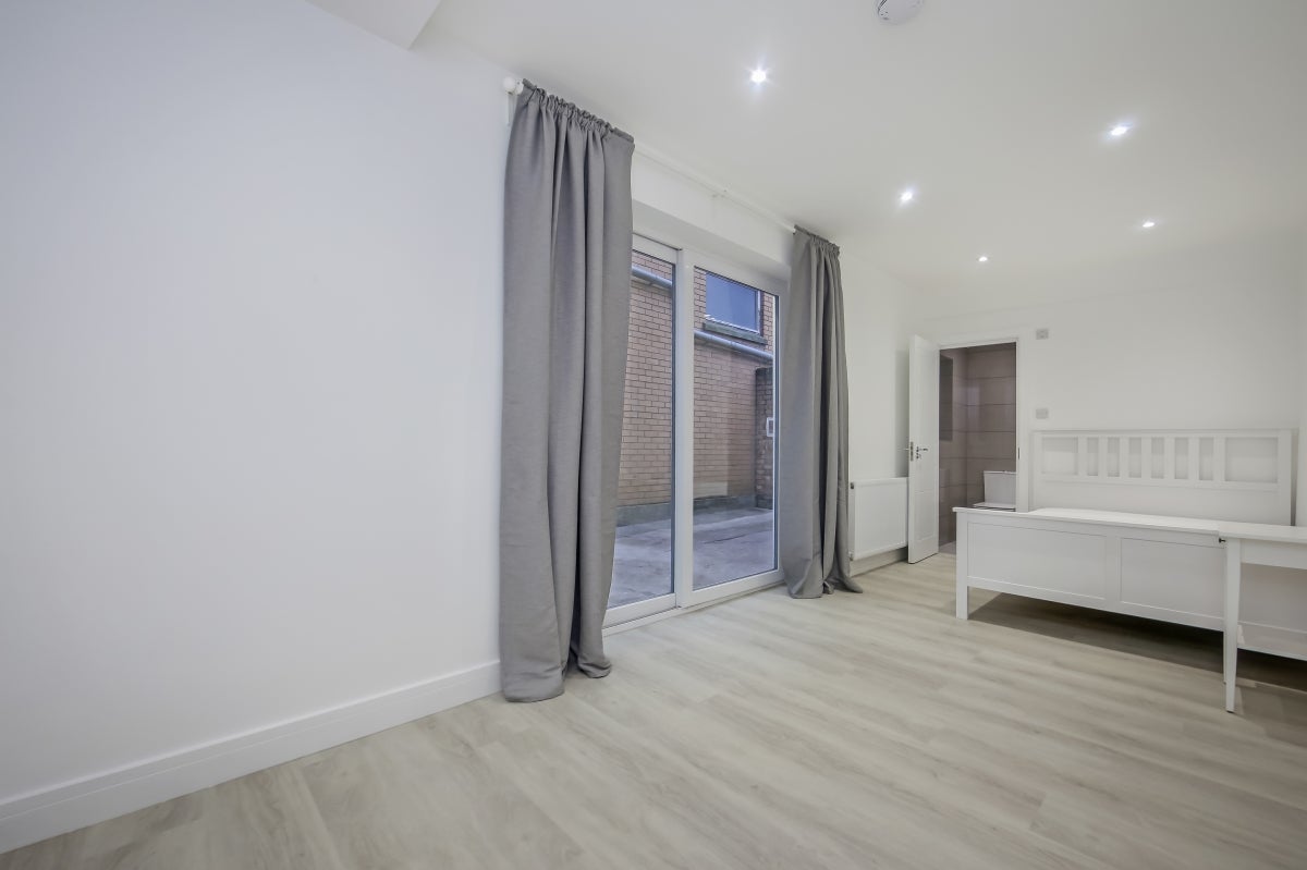 Flat Rochester Road in Greater London