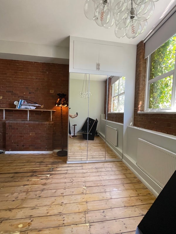 House Shacklewell Lane in Greater London