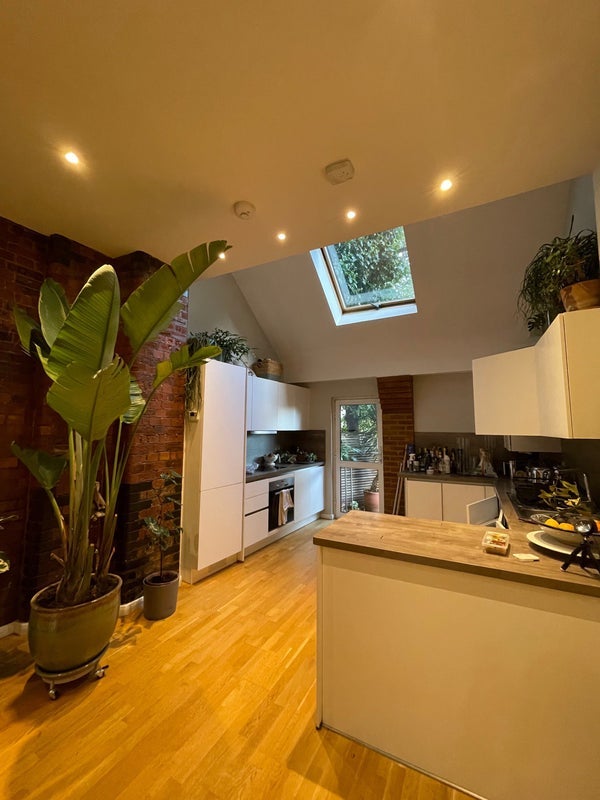 House Shacklewell Lane in Greater London