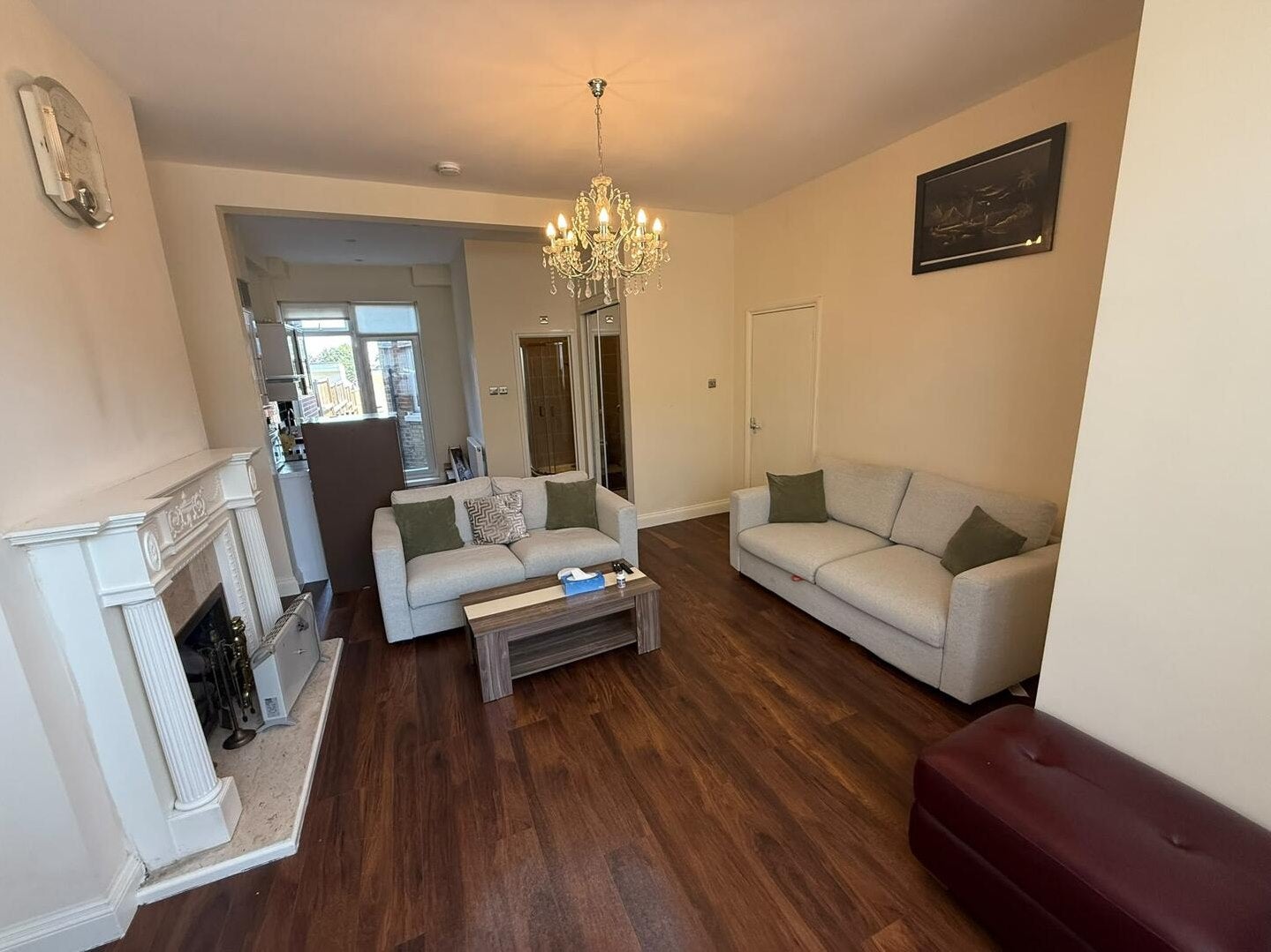 Flat Ballards Lane in Greater London