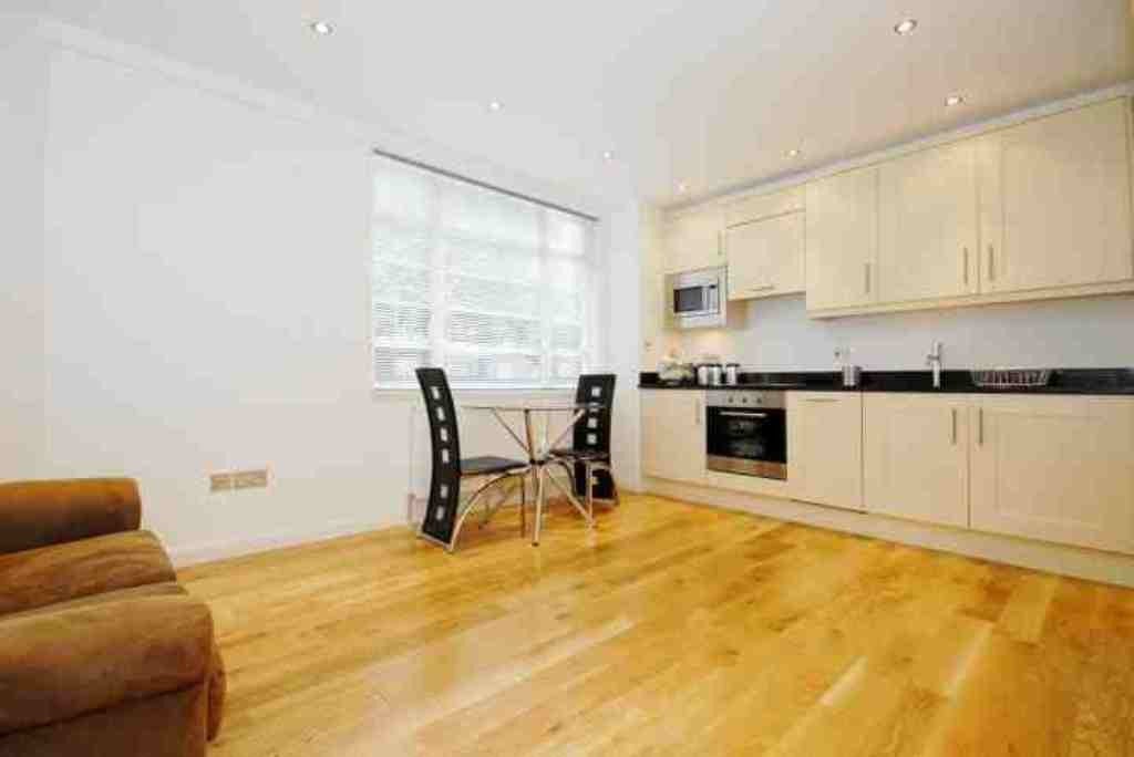 Flat Sloane Avenue in Greater London