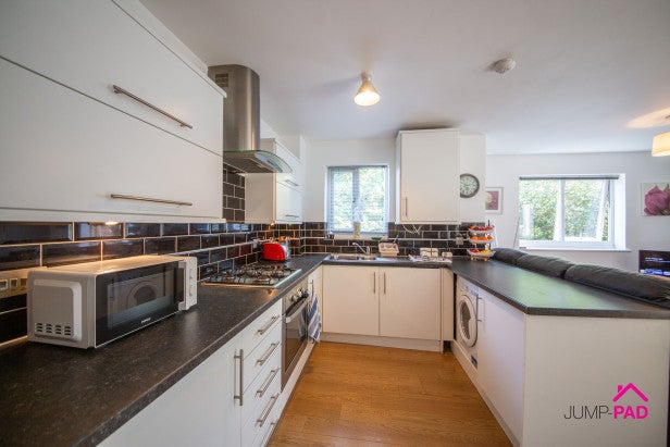 Flat Cheshire Close in Newton-le-Willows