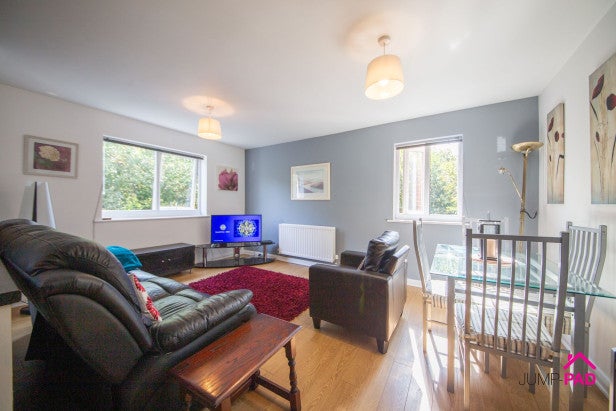 Flat Cheshire Close in Newton-le-Willows