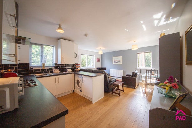 Flat Cheshire Close in Newton-le-Willows