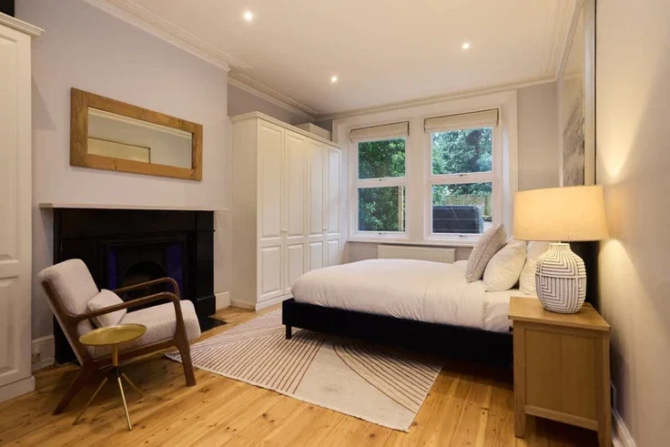 Flat Sinclair Road in Greater London