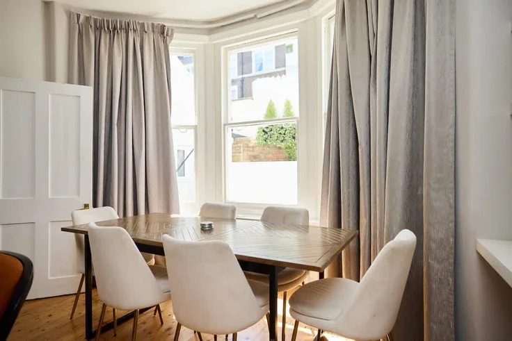 Flat Sinclair Road in Greater London