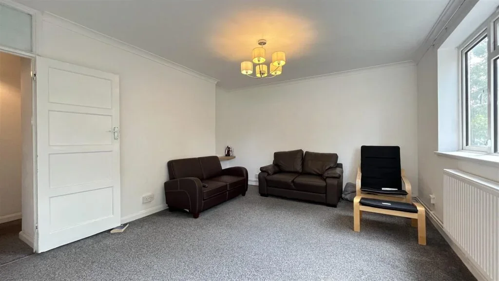 Flat Ricards Road in Greater London