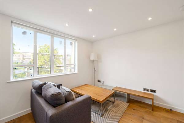 Flat Alleyn Court in City of Westminster