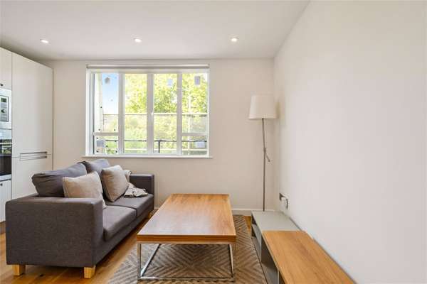 Flat Alleyn Court in City of Westminster