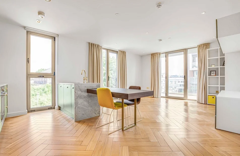 Flat Heritage Lane in Greater London