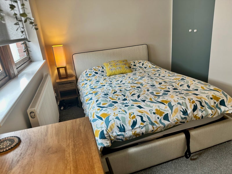 Room West Cottages in Greater London