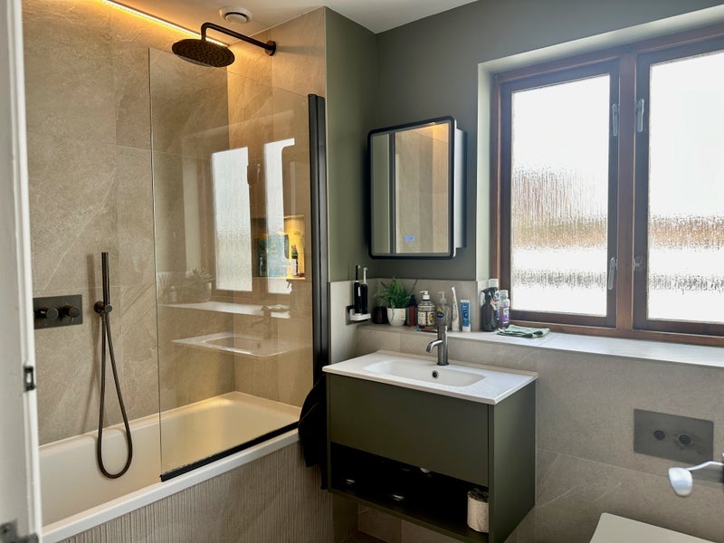Room West Cottages in Greater London