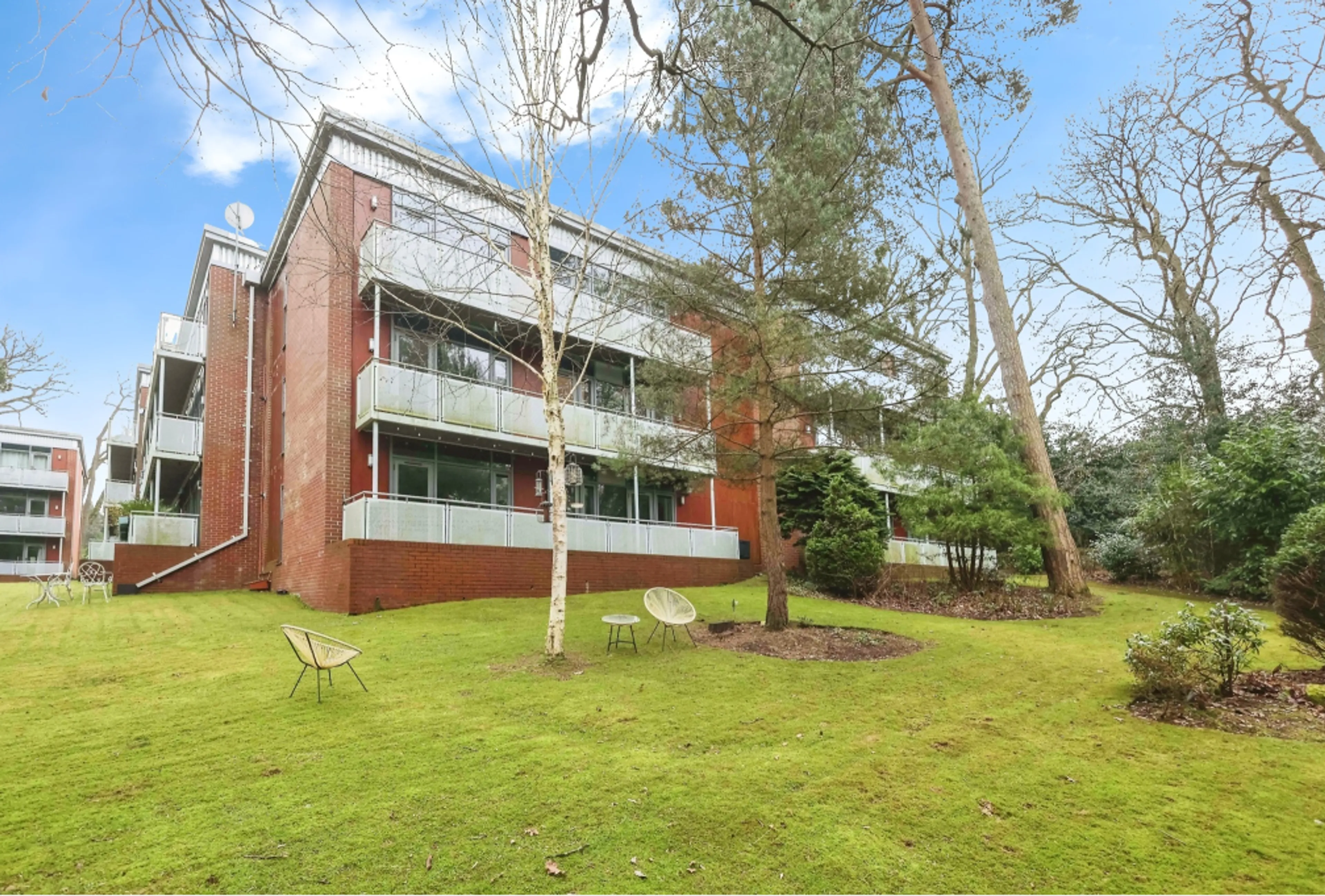 Flat Hawthorne Gardens in Birmingham