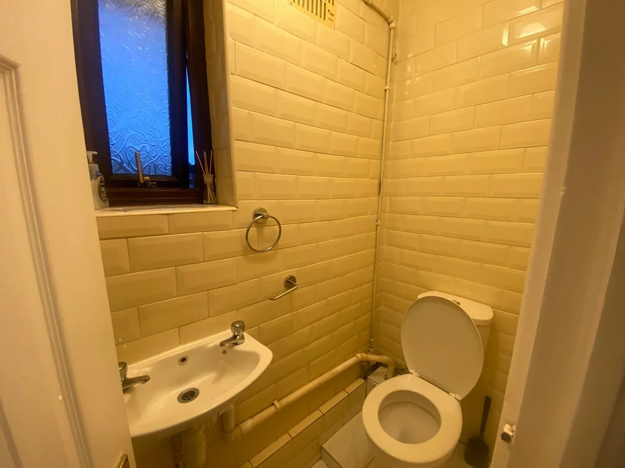 Room Scarsbrook Road in Greater London