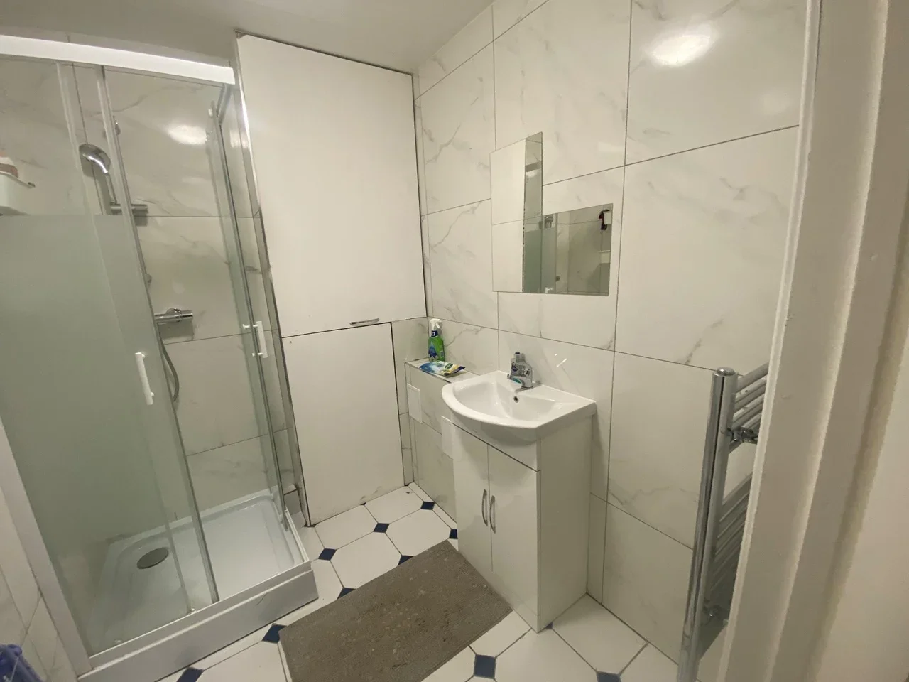Room Scarsbrook Road in Greater London