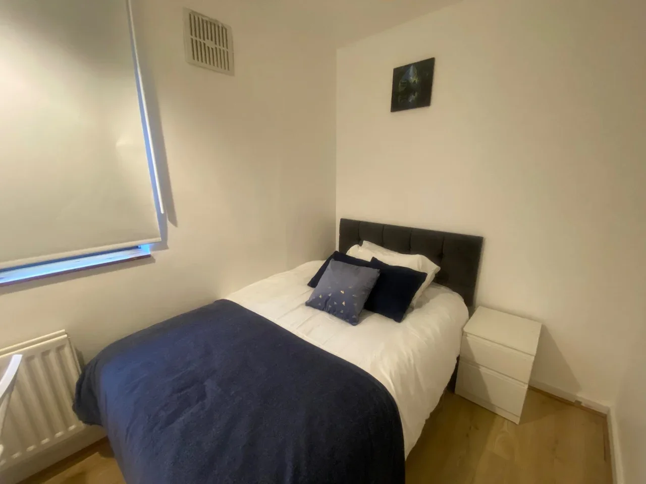 Room Scarsbrook Road in Greater London