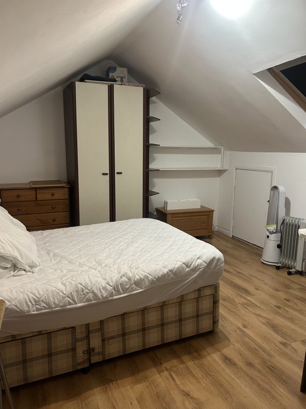 Room Saltram Crescent in City of Westminster