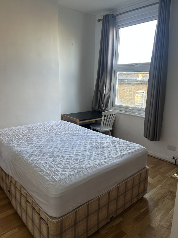 Room Saltram Crescent in City of Westminster