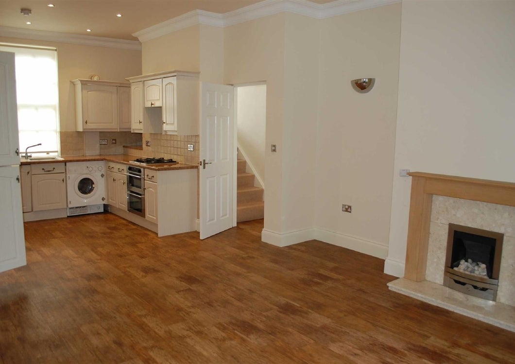 Flat Woodthorne Road in Wolverhampton