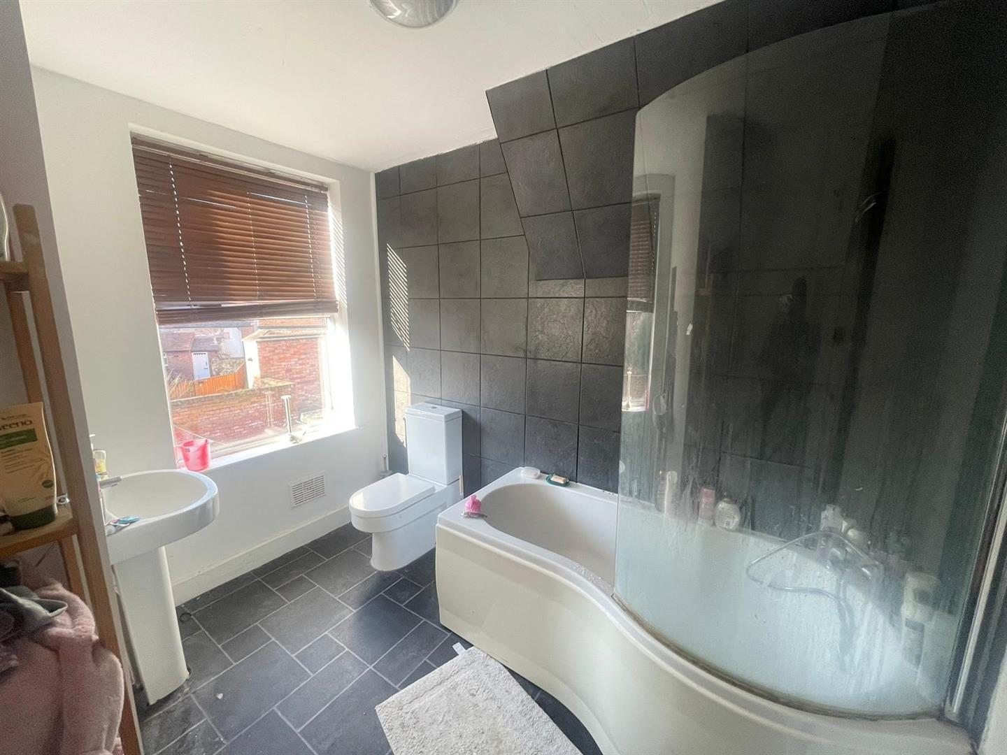 Room Midland Avenue in Nottingham