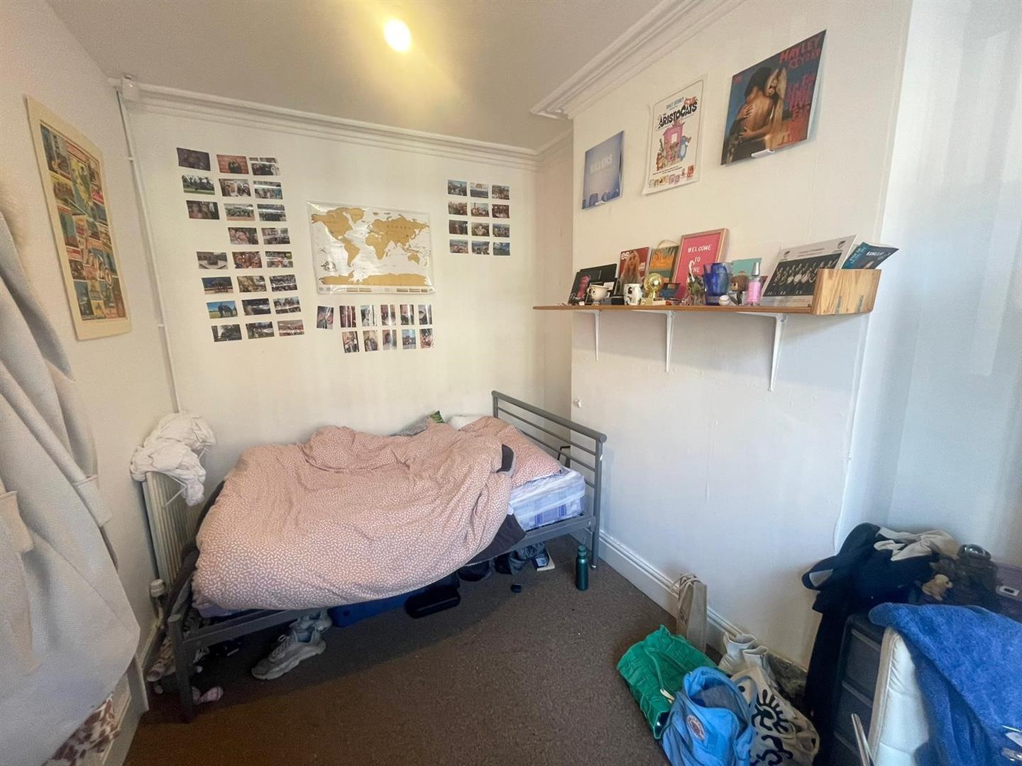 Room Midland Avenue in Nottingham