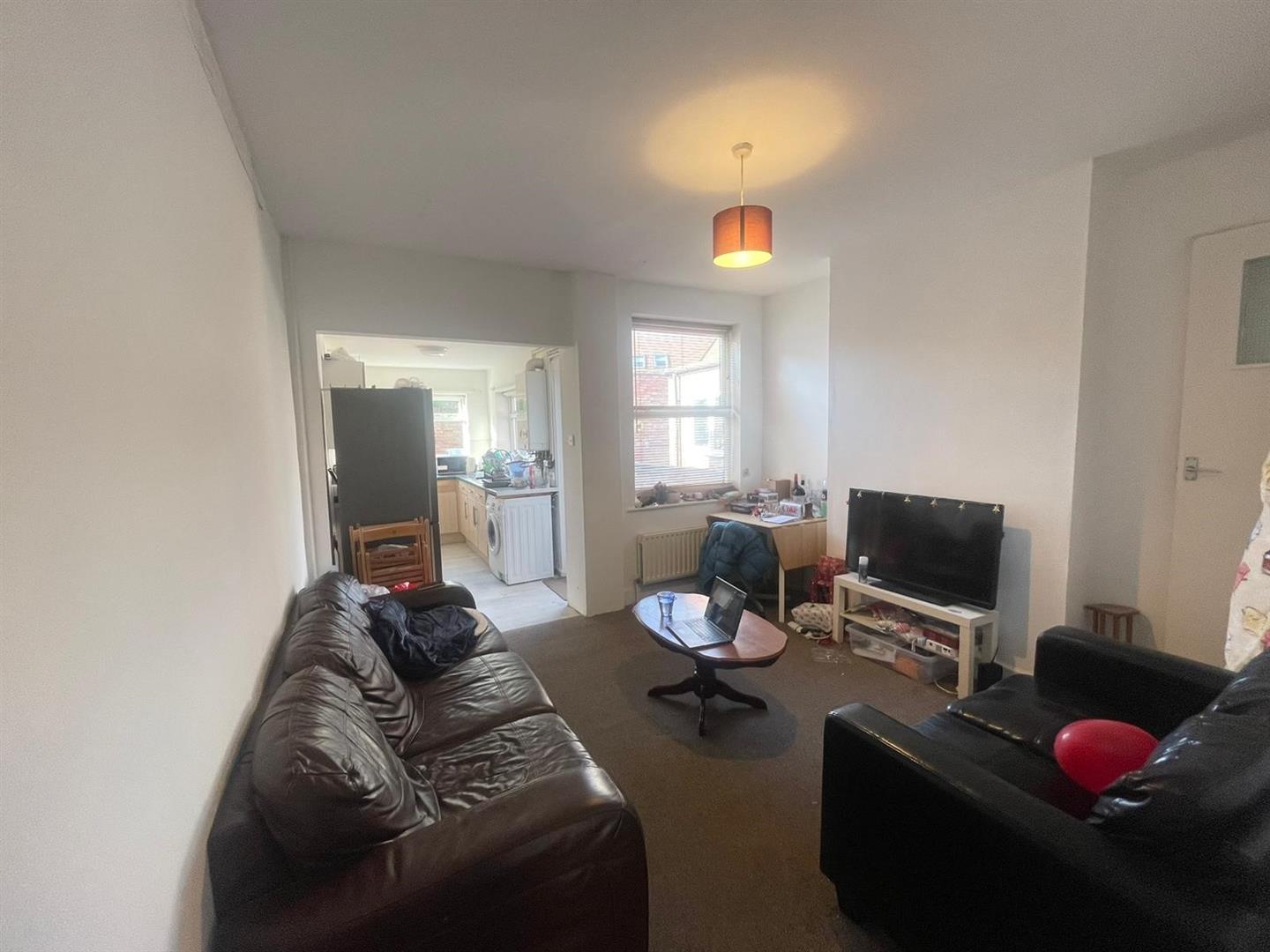 Room Midland Avenue in Nottingham